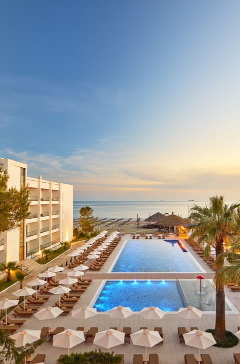Outdoor pool, sun loungers
