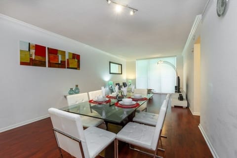 Chair, Furniture, Flooring, Indoors, Hardwood