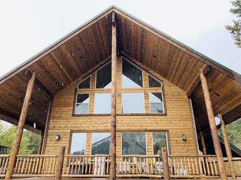 Welcome to the Bighorn Lodge. 