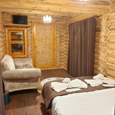 Premium bedding, minibar, free WiFi, bed sheets