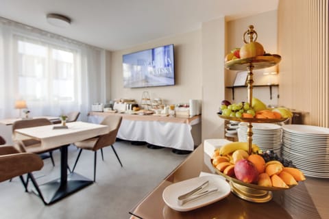 Daily buffet breakfast for a fee