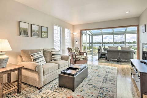 Alameda Vacation Rental | 2BR | 2BA | Step-Free Access | 1,400 Sq Ft