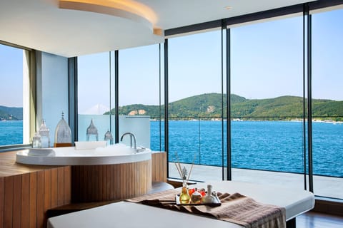 Sauna, hot tub, steam room, Turkish bath, body treatments, aromatherapy