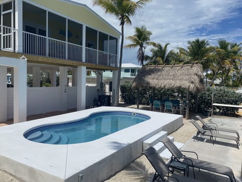 Private location, with pool, tiki hut, and amazing views
