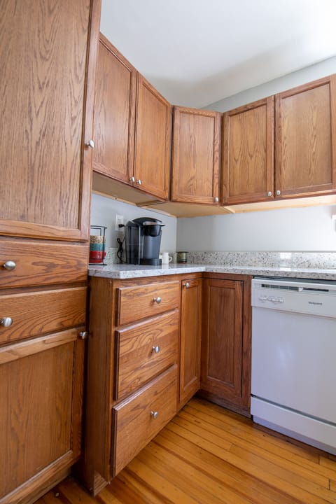 Kitchen Keurig, Dishwasher