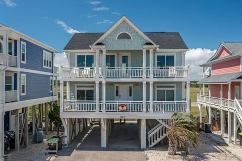 View the ocean from the front deck