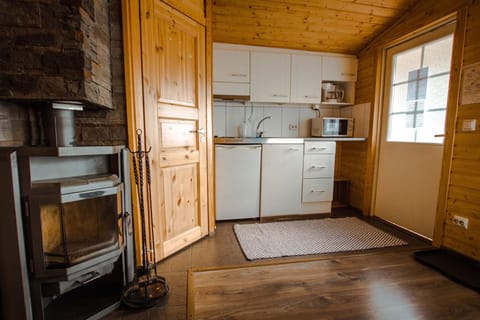 Mini-fridge, microwave, stovetop, coffee/tea maker