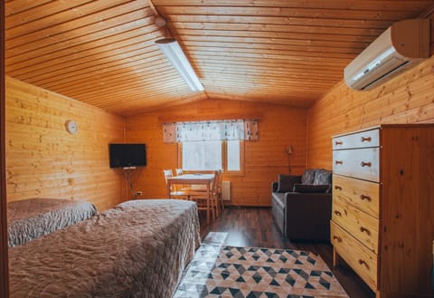 Family Room | Free WiFi