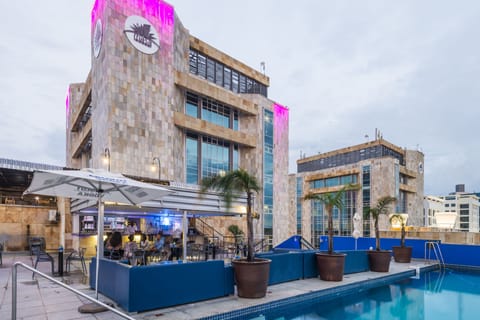 Outdoor pool, pool umbrellas, sun loungers