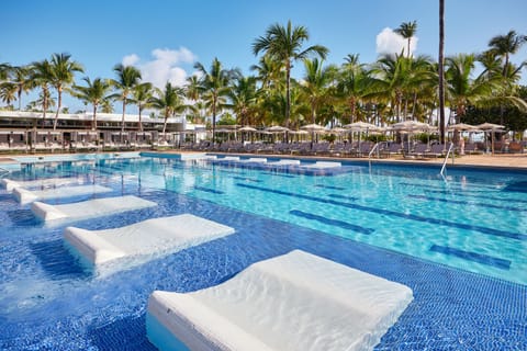 2 outdoor pools, pool umbrellas, sun loungers