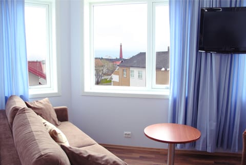 Standard Quadruple Room, 1 Queen Bed with Sofa bed | Pillowtop beds, individually decorated, individually furnished, desk