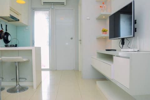 Room | Private kitchen | Fridge, stovetop, cookware/dishes/utensils