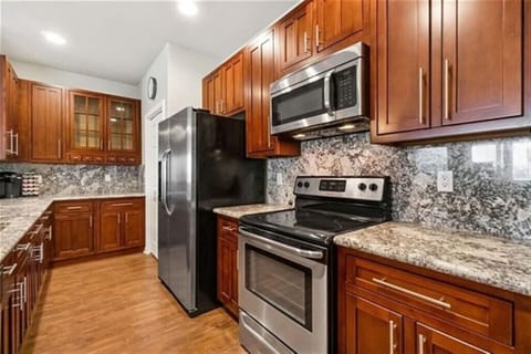 Whether you're staying for a weekend getaway or a month-long corporate trip, you'll enjoy healthier options by having a truly functional kitchen at your disposal.