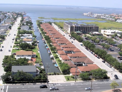 Aerial view of the Beach Club Community alongside the canal on 112th St.
