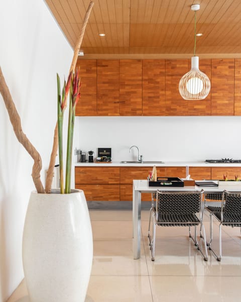 Full-size fridge, stovetop, coffee/tea maker, electric kettle