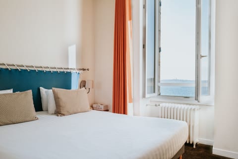 Superior Double Room, Non Smoking, Sea View (Rivage) | Individually decorated, blackout drapes, iron/ironing board, free WiFi