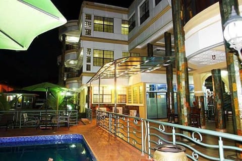 Poolside bar
