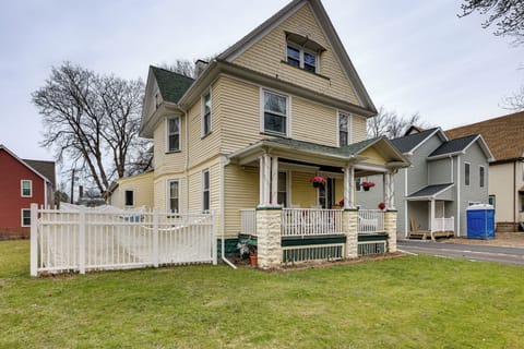 Rochester Vacation Rental | 2BR | 1BA | 1 Flight of Stairs Required | 967 Sq Ft