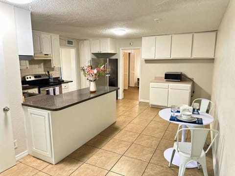 Classic Apartment, Multiple Beds | Private kitchen | Fridge, microwave