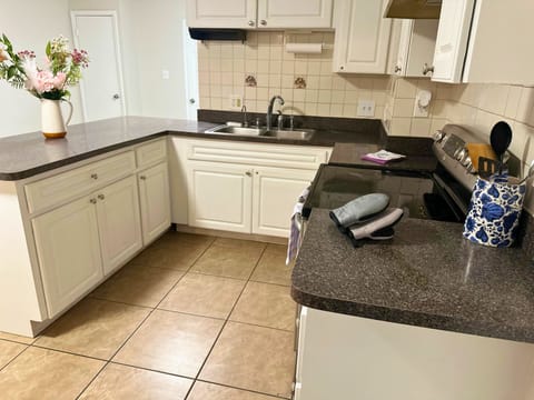 Classic Apartment, Multiple Beds | Private kitchen | Fridge, microwave
