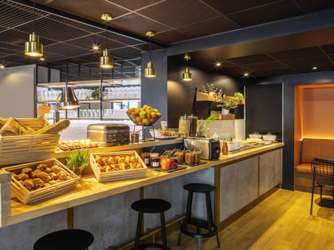 Daily buffet breakfast for a fee