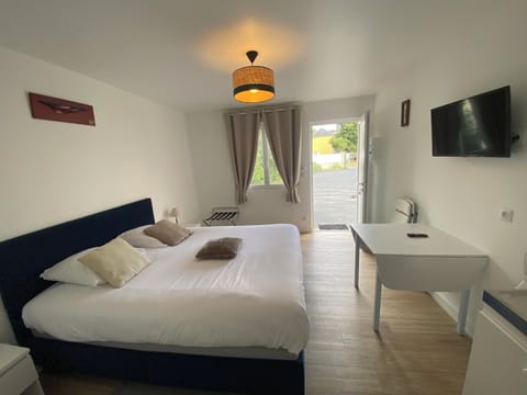 Comfort Studio | Individually decorated, individually furnished, desk, free WiFi