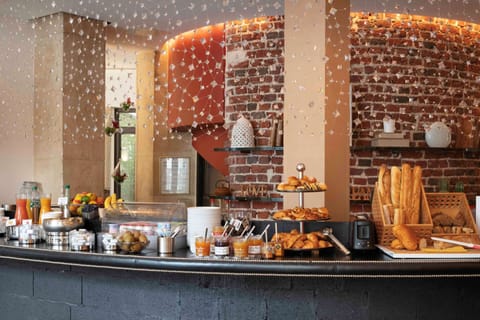 Daily buffet breakfast for a fee