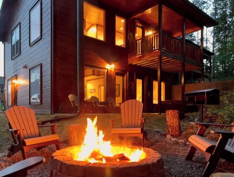Relax and enjoy the fire pit! "Excellence"