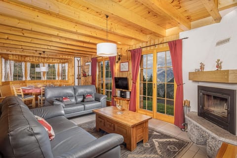 Chalet (4 Bedrooms) | Front of property