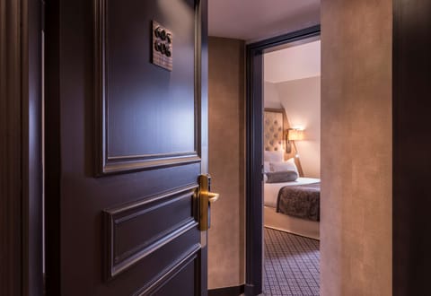 Classic Single Room | Minibar, in-room safe, desk, blackout drapes