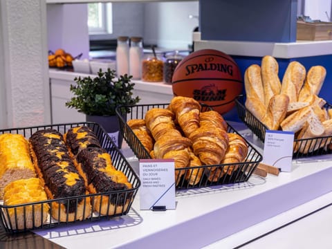 Daily buffet breakfast for a fee