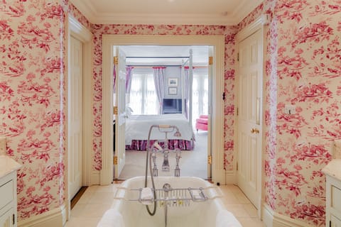 Room, Multiple Beds, Lake View | Deep soaking bathtub