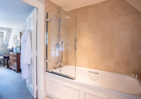 Standard Room | Bathroom | Combined shower/tub, deep soaking tub, free toiletries, hair dryer
