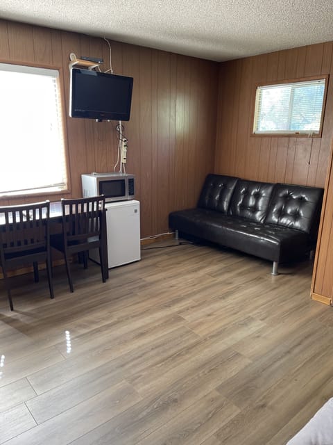 Cabin 4 - 1 Queen Bed | Living area | 28-inch flat-screen TV with cable channels, TV