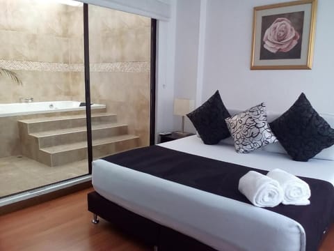 Superior Suite, 1 Queen Bed, Jetted Tub, Garden View | Premium bedding, minibar, in-room safe, blackout drapes