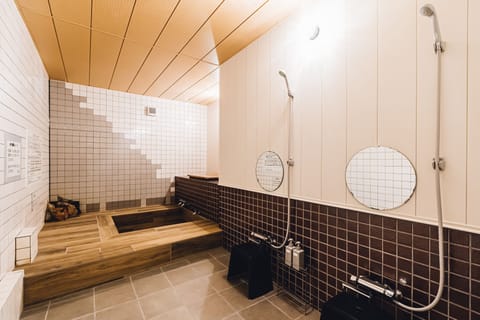 ichi | Bathroom | Combined shower/tub, spring water tub, hair dryer, slippers