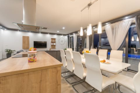 Villa, 4 Bedrooms, Accessible, Smoking | Private kitchen | Microwave, dishwasher, coffee/tea maker