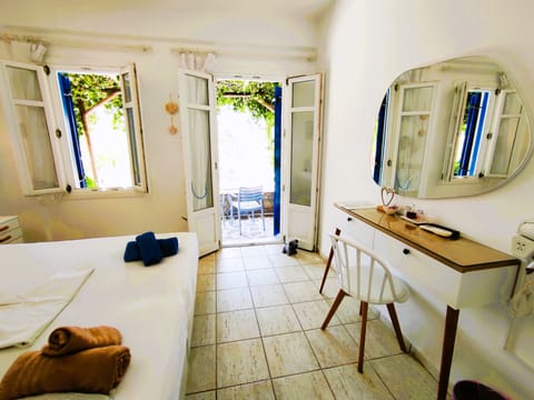 Standard Double or Twin Room | In-room safe, soundproofing, iron/ironing board, free WiFi