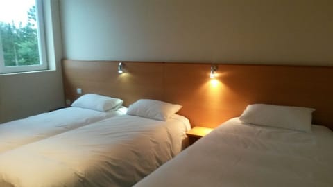 Triple Room, 3 Twin Beds | Premium bedding, desk, blackout drapes, soundproofing