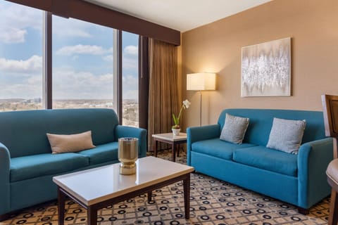 Premium bedding, pillowtop beds, in-room safe, desk