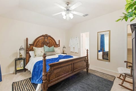 Master Bedroom- Luxurious king size bed with fresh sheets and lovely spa like details!