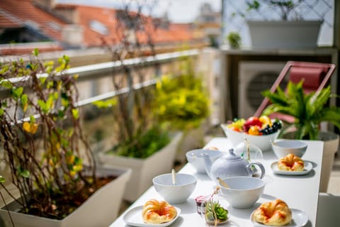 EQUIPED TERRACE