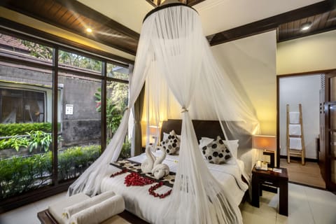 Villa, 1 Bedroom | Minibar, in-room safe, individually decorated, desk