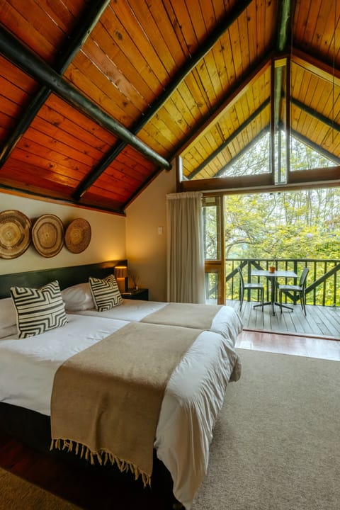 Superior Room, 1 Double or 2 Twin Beds (Rock View Room) | Desk, WiFi (free), bed sheets