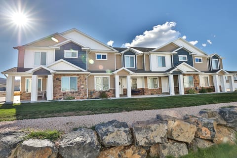 Bear Lake Escapes Townhomes!
3bdrm & 4bdrm units available