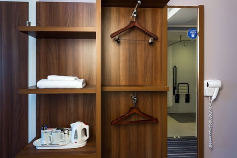 Standard Room, 1 Double Bed, Accessible (Free Hot Breakfast) | In-room safe, desk, blackout drapes, cribs (free)