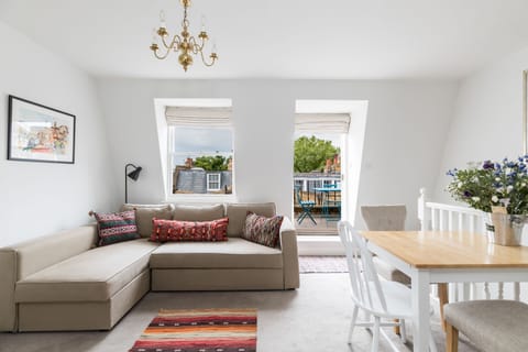 Apartment (1 Bedroom) | Living area | TV