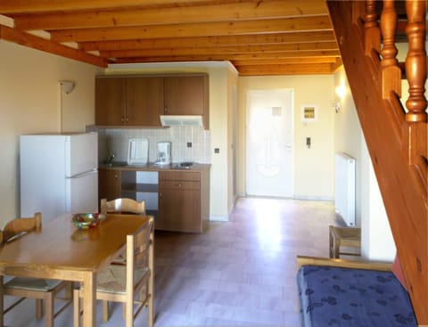 Apartment, 2 Bedrooms (Maisonette) | Private kitchenette | Fridge, stovetop, coffee/tea maker, cookware/dishes/utensils