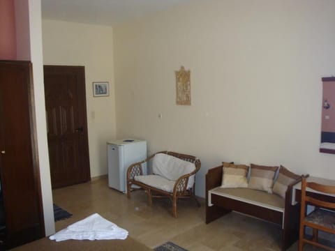 Twin Room | Desk, soundproofing, free WiFi, bed sheets