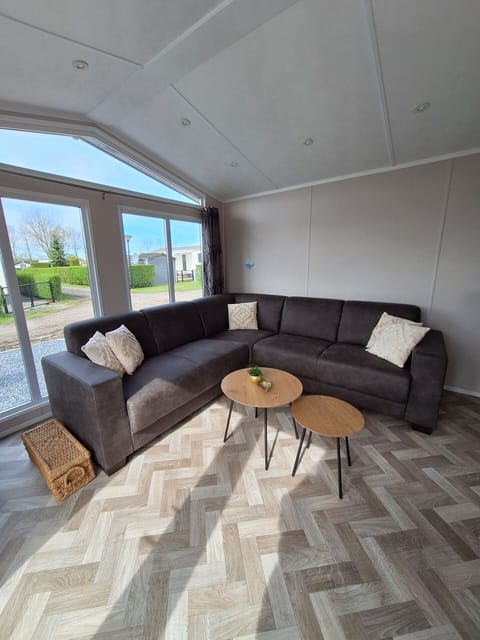 living room Beach Resort Nieuwvlietbad - 37
